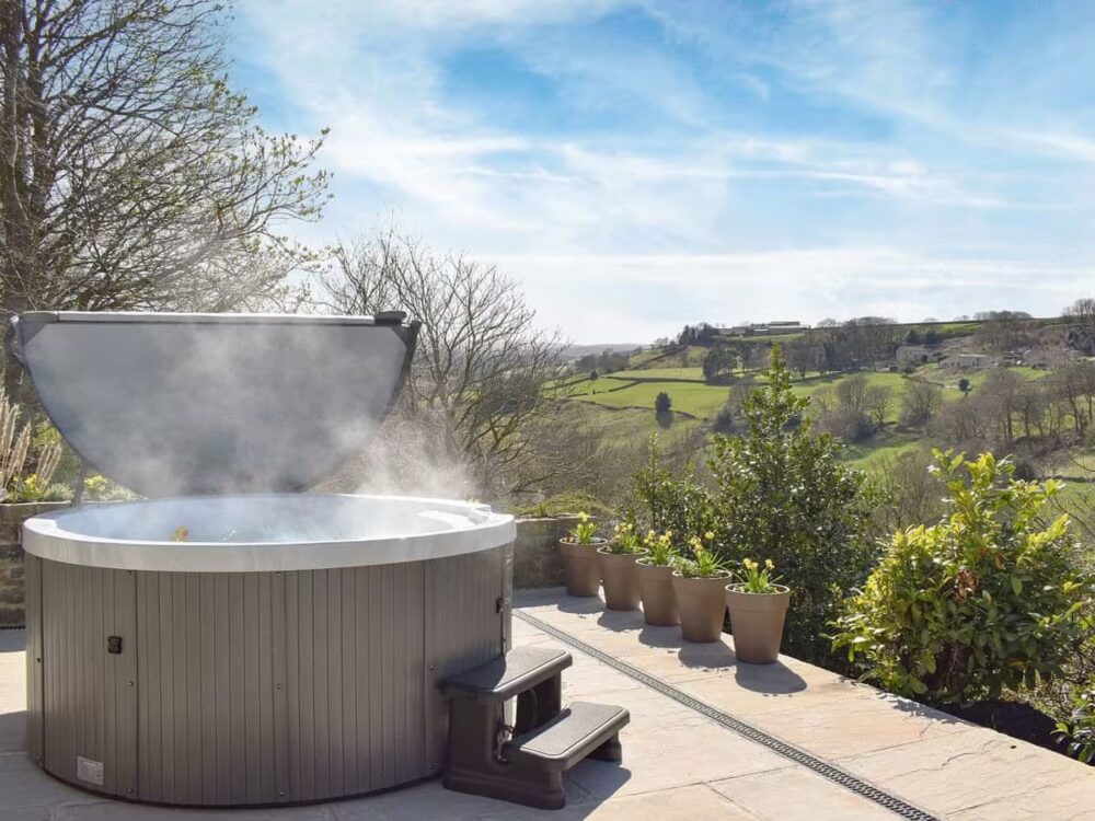 Teal Cottage Yorkshire hot tub